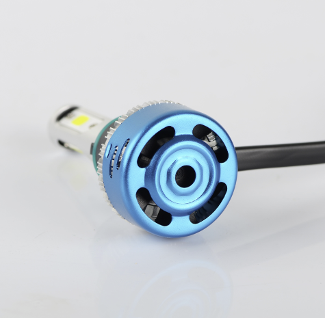 LED H4/HS1 pour MOTO, SCOOTER, MOTOCROSS. 40W, Compatible courant AC/DC, Hi/Low. (1 unité)